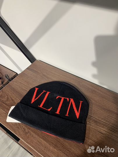 Шапка Valentino