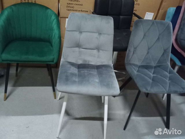 Серые стулья