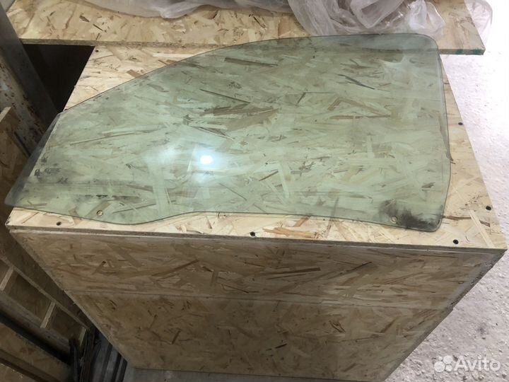 Стекло переднее левое на citroen berlingo