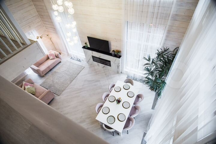 Дом 594 м² на участке 9 га