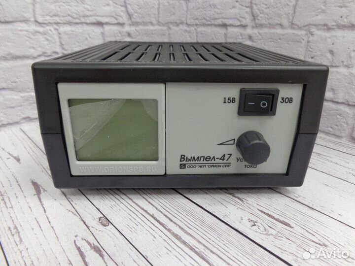 Автомобильное зарядное устройство Вымпел 47