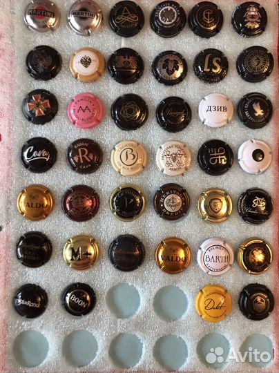 Плакетки от шампанского продам/обменяю