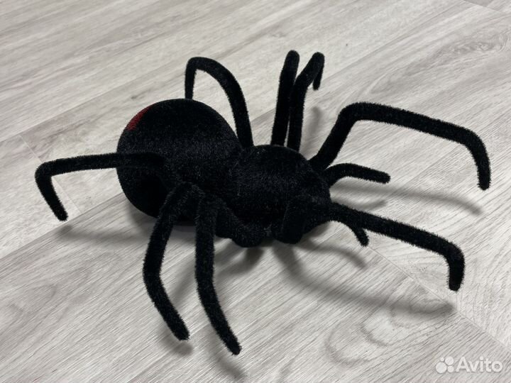 Игрушка паук с пультом управления черная вдова
