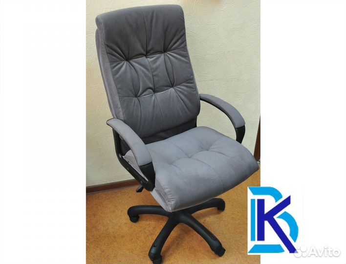 Офисное кресло 
