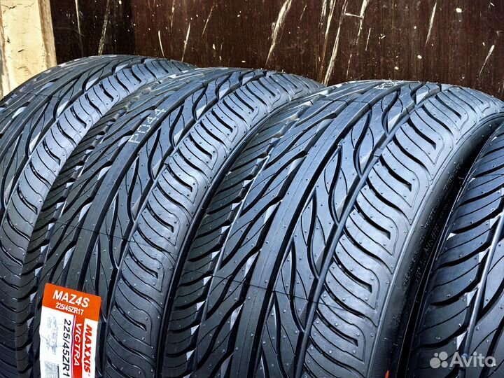 Maxxis MA-Z4S Victra 225/45 R17