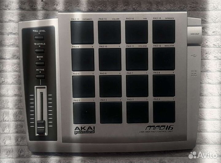 Akai MPD16