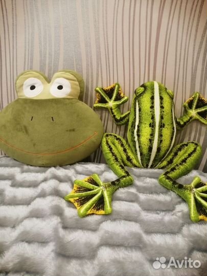 Две новые подушки лягушки