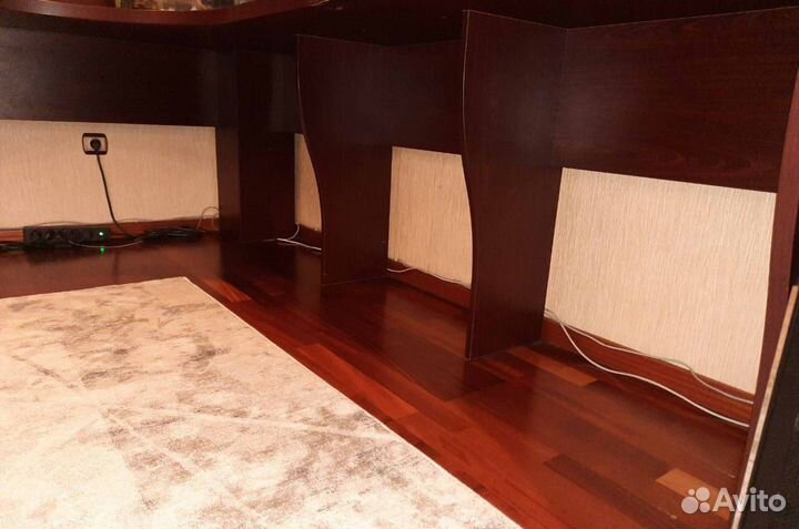 Отдам компьютерный стол бесплатно