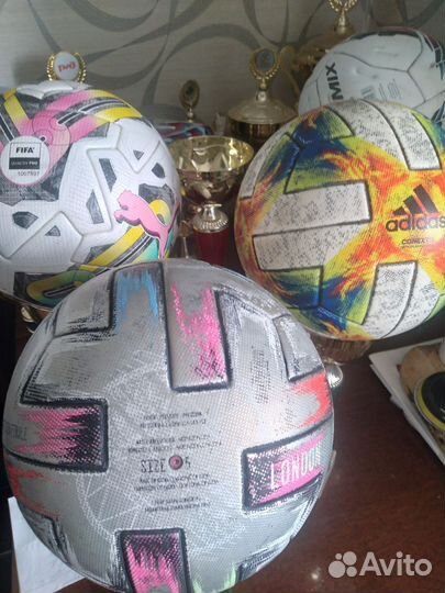 Футбольные мячи