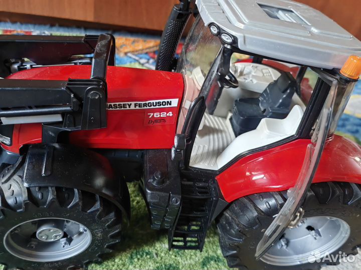 Трактор с погрузчиком Брудер