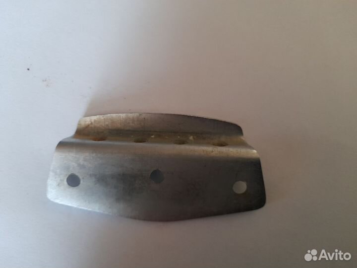 Струнодержатель для бас гитары