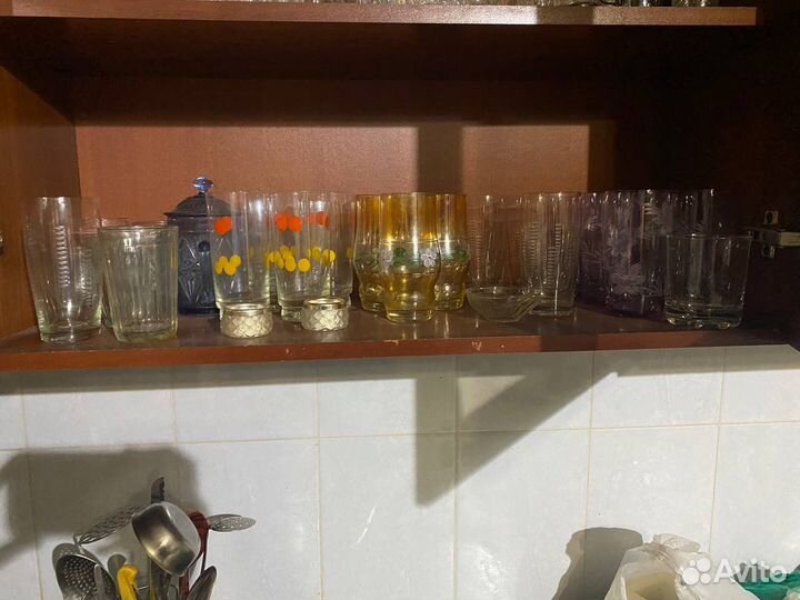 Тарелки и стаканы