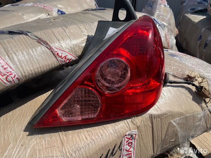Стоп-сигнал / фонарь задний правый Nissan Tiida