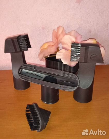 Набор новых насадок-щёток для пылесоса