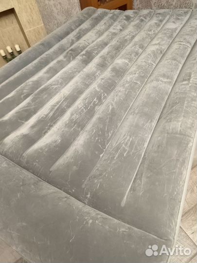 Надувная кровать с насосом