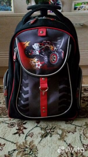 Рюкзак школьный на колесах