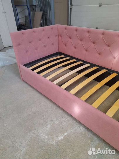 Детская кровать в каретной стяжке