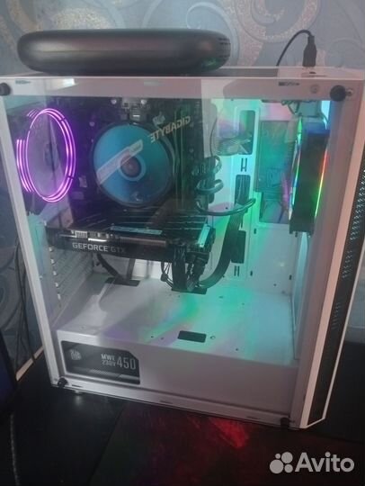 Компьютер,монитор,мышка и наушники