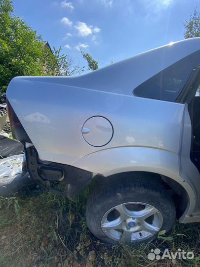 Крыло заднее правое Ford Focus 1