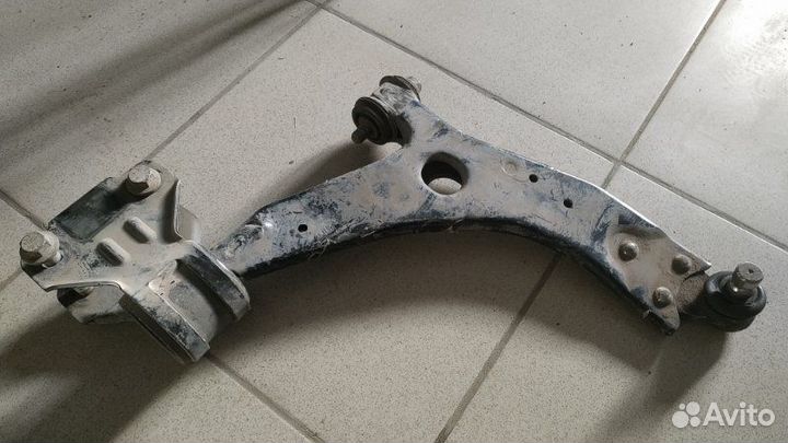 Рычаг передний правый Ford Focus 3 2011-2019