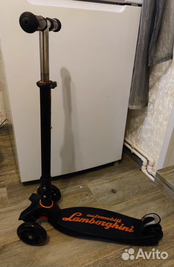 Самокат трехколесный lamborghini
