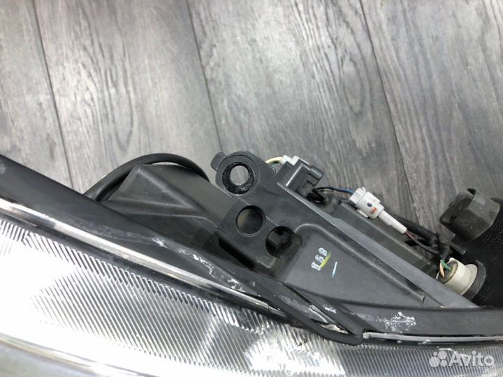 Фара ксеноновая передняя правая Nissan Teana J32