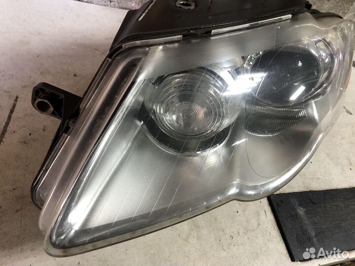 Передняя левая фара Volkswagen Passat B6