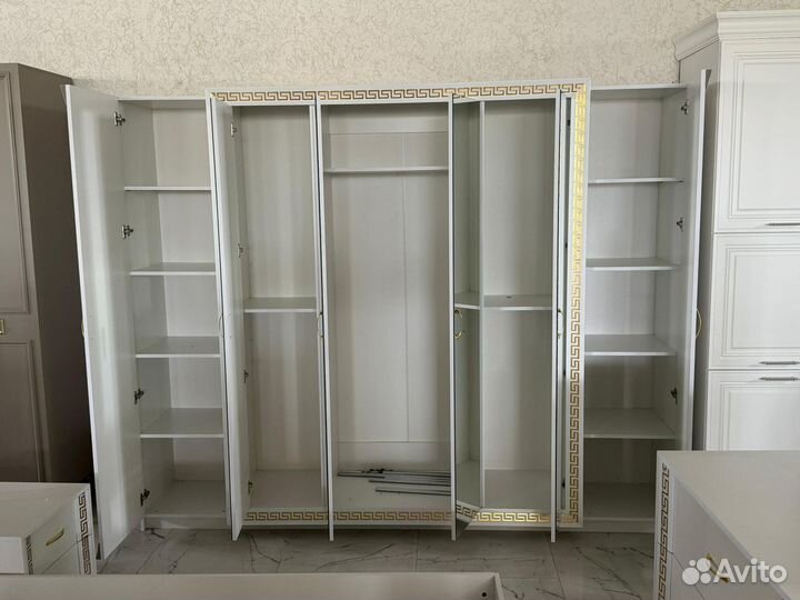 Спальные гарнитуры