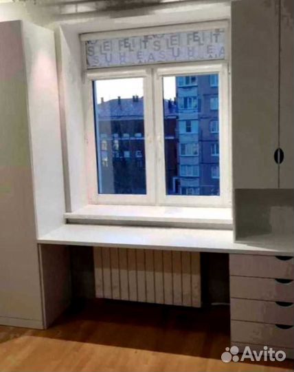 Рабочая зона в углу у окна