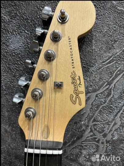 Гитара Fender “squier” stratocaster +Marshall mg15