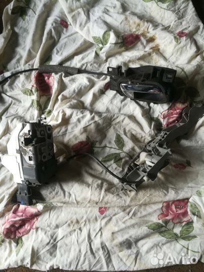 Продам замок передней правой двери пежо 308