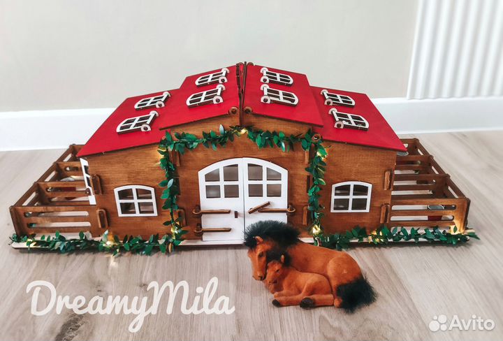 Конюшня для игрушечных лошадок