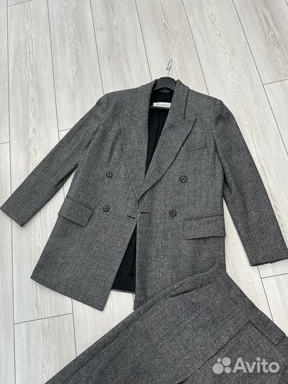 Костюм брючный 38 ит оригинал