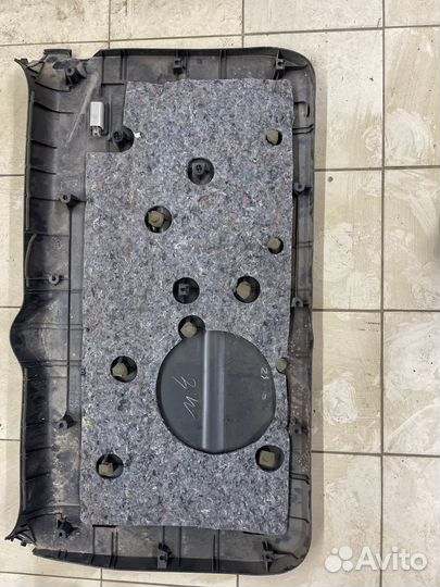 Обшивка задней двери Тойота Рав 4 2006 2012