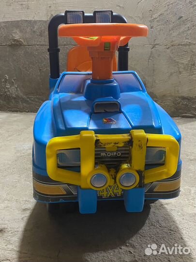 Машинка каталка толокар