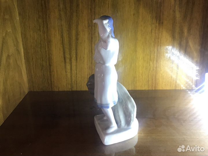 Статуэтка колхозница