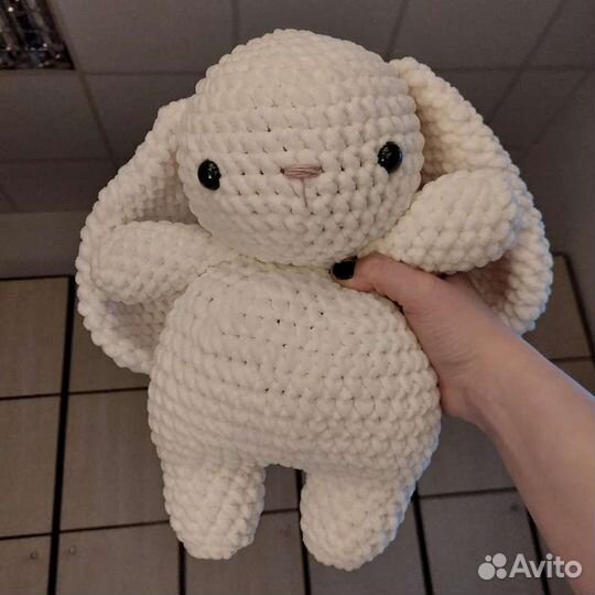 Плюшевые вязаные зайчики