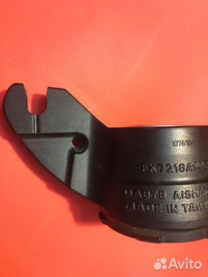 Кронштейн амортизатора Discovery Sport LR061359