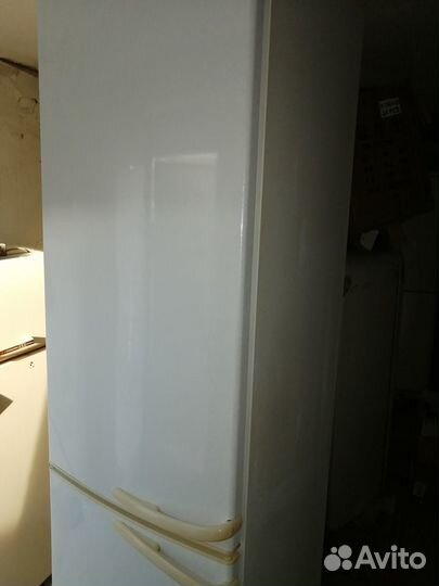 Холодильник атлант в отл состоянии 190 см