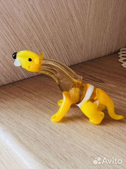 Стеклянная фигурка тигра