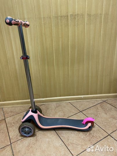 Самокат трёхколёсный Globber колеса светятся