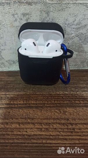 Чехол с карабином для наушников Airpods 1/2