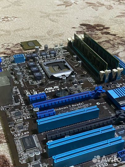 Материнская плата с процессором и памятью