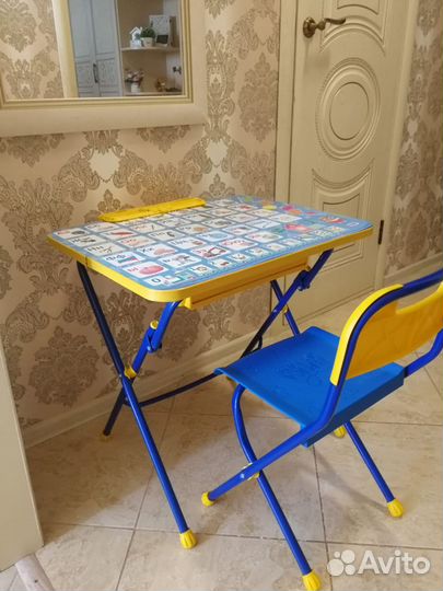 Детский стол со стулом