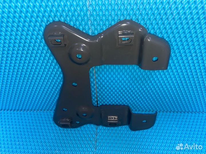 Кронштейн бампера передний правый Sitrak / Howo