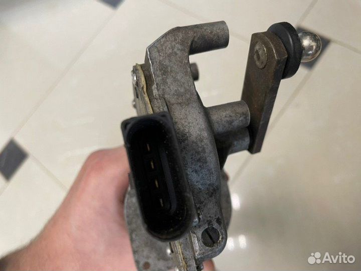 Мотор дворников Volkswagen Amarok 2010