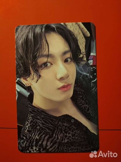 Карточка Чонгука и DVD-диски BTS mots ON:E