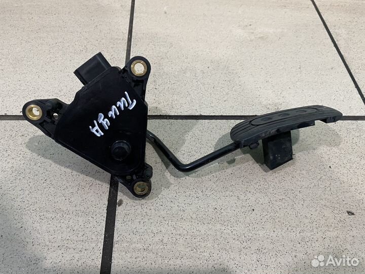 Педаль газа Nissan tiida C11