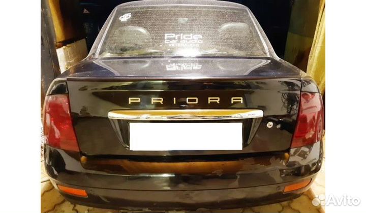 Шильдик-эмблема Priora в стиле Порше, оргстекло