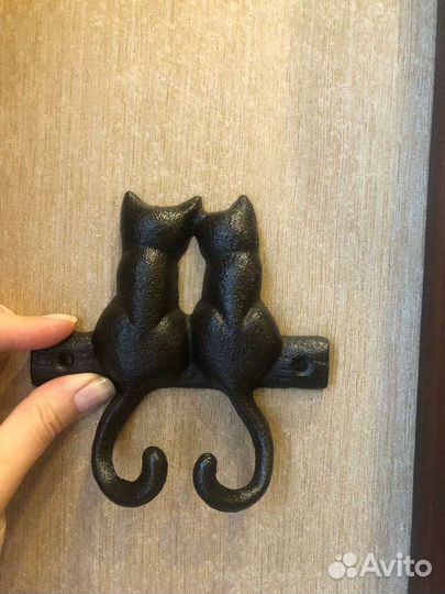 Чугунный крючок кошки